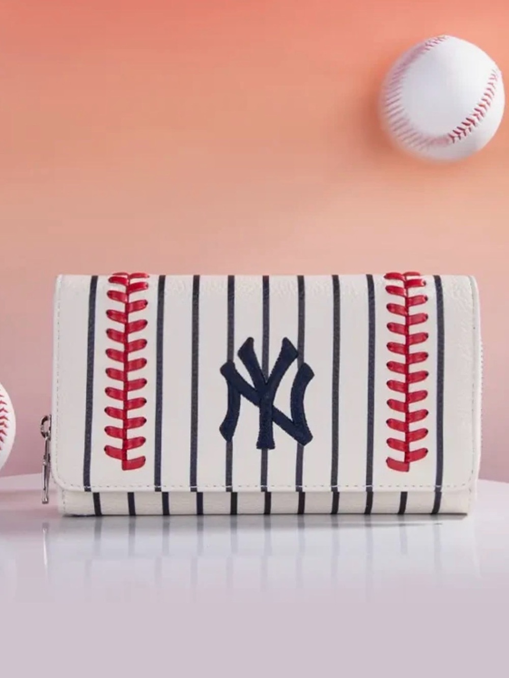 MLB New York Yankees Wristlet Wallet Stripe
